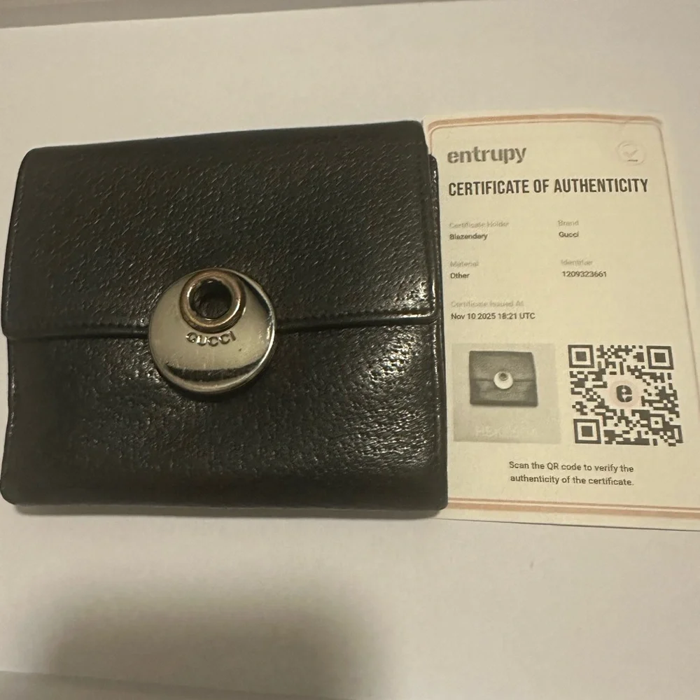 Gucci Eclipse Insignia Wallet - Picture 6 of 12